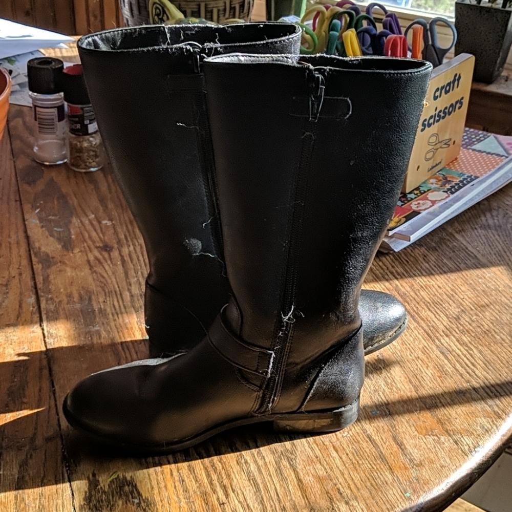 Black Boots - Picture 2 of 3
